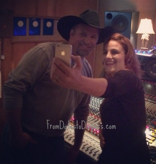 selfie with Garth Brooks